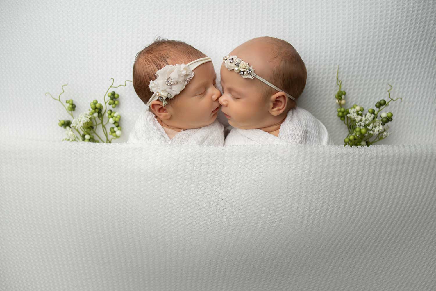 twin-newborn-girls-facing-each-other