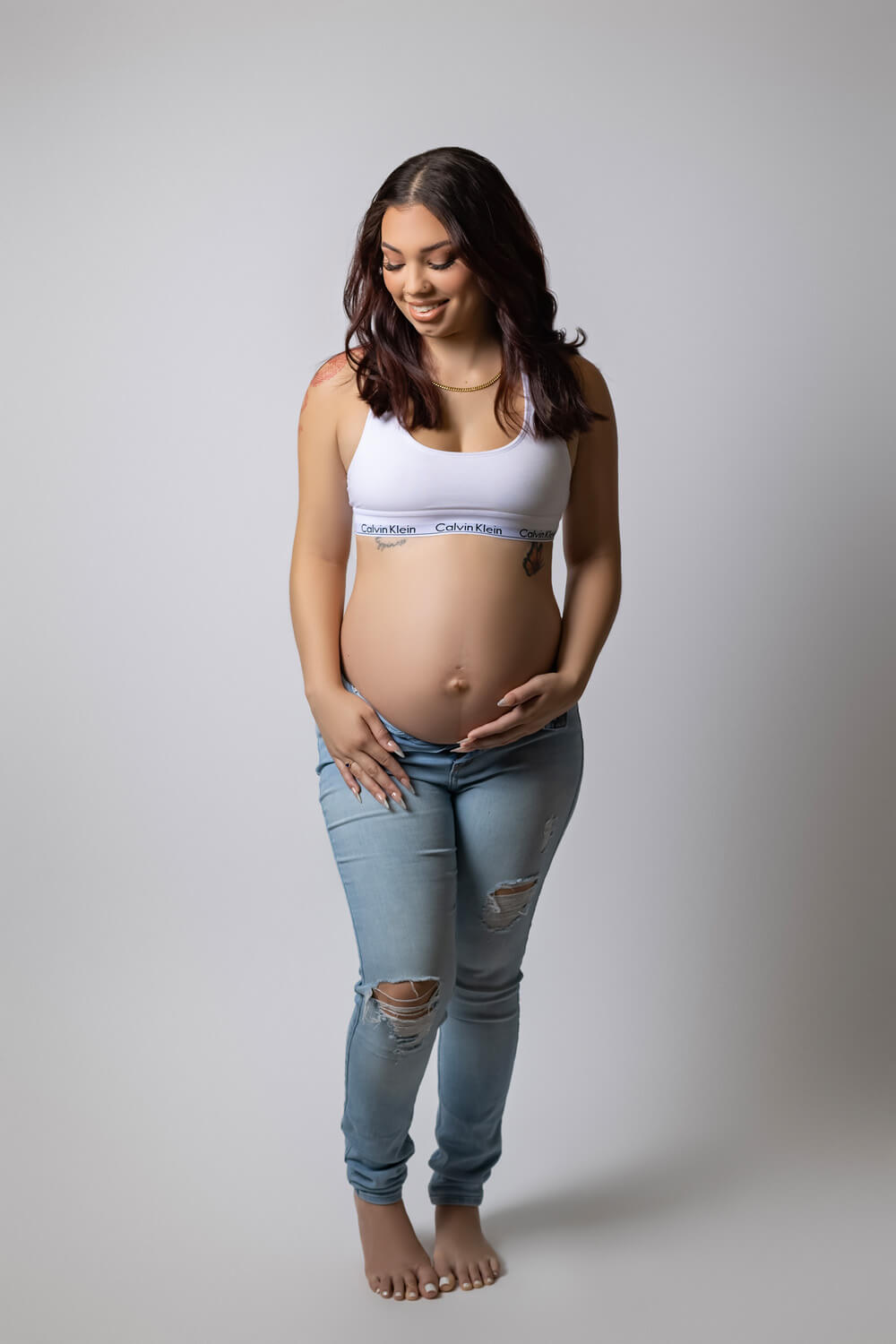 pregnancy photo in jeans